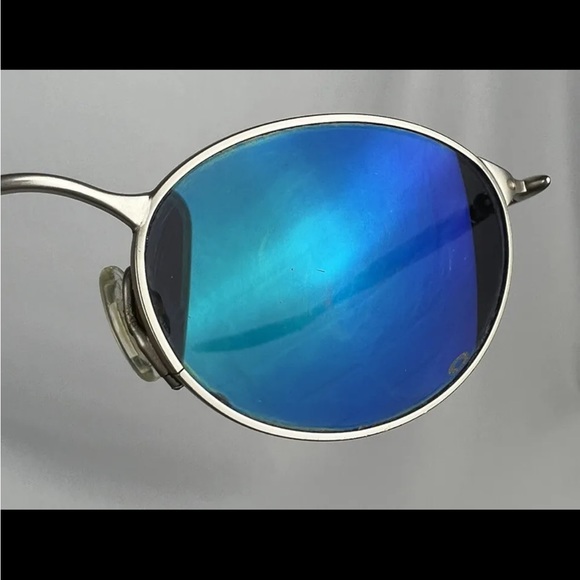 OAKLEY OO Michael Jordan E-Wire Blue Iridium/Matte Silver Gen 1 Round Sunglasses - Picture 7 of 10